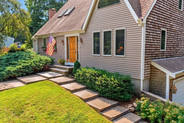 5 Acorn Ln, Mattapoisett, MA 02739