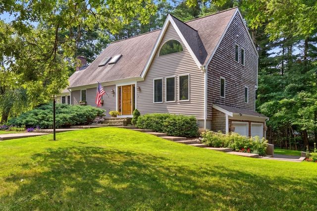 5 Acorn Ln, Mattapoisett, MA 02739