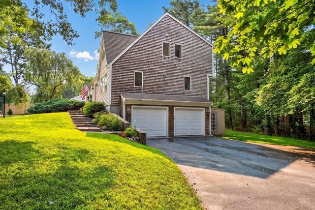 5 Acorn Ln, Mattapoisett, MA 02739