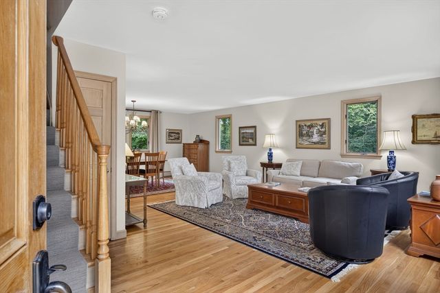 5 Acorn Ln, Mattapoisett, MA 02739