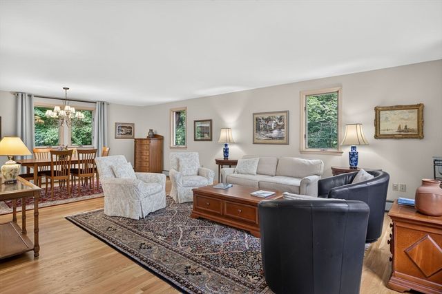 5 Acorn Ln, Mattapoisett, MA 02739