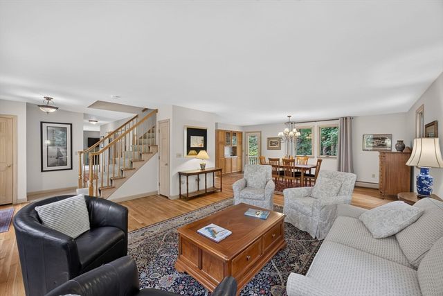 5 Acorn Ln, Mattapoisett, MA 02739