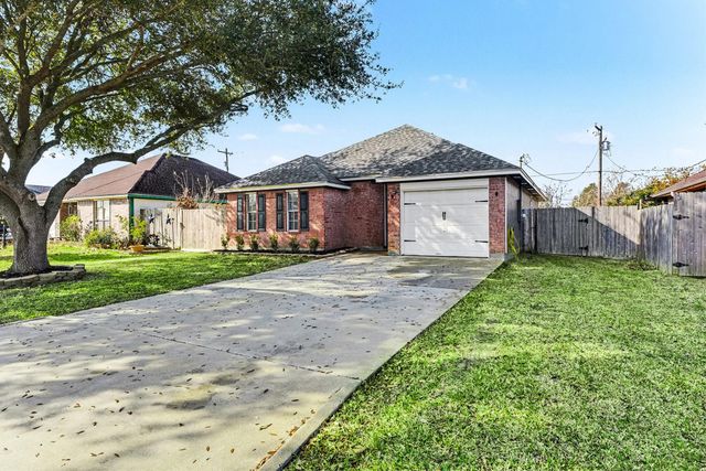 2705 Clara Lane, Texas City, TX 77590
