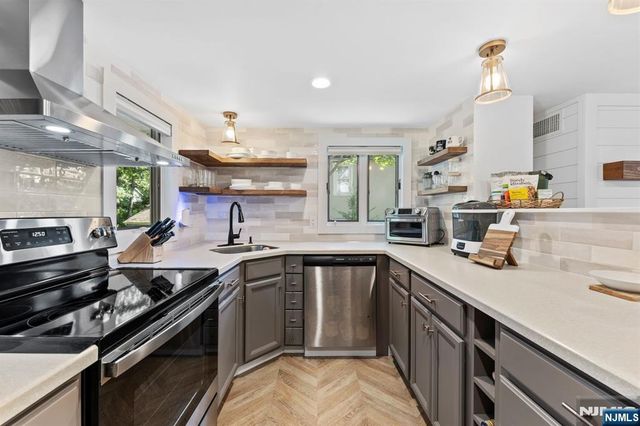 9 Lawnwood Avenue, Newton, NJ 07860