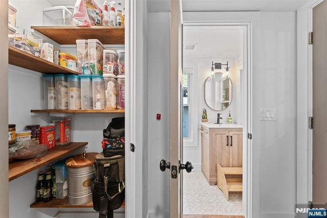 9 Lawnwood Avenue, Newton, NJ 07860