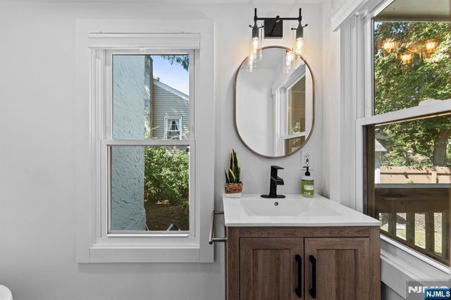 9 Lawnwood Avenue, Newton, NJ 07860