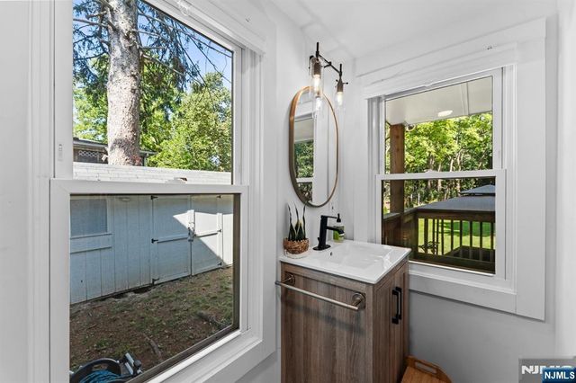 9 Lawnwood Avenue, Newton, NJ 07860