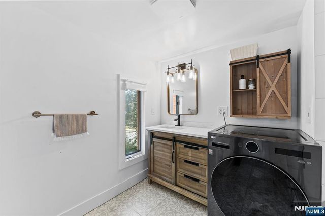 9 Lawnwood Avenue, Newton, NJ 07860