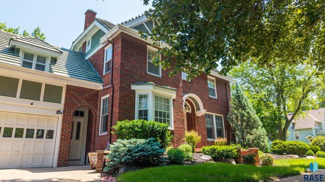 1220 S Main Ave Avenue, Sioux Falls, SD 57105