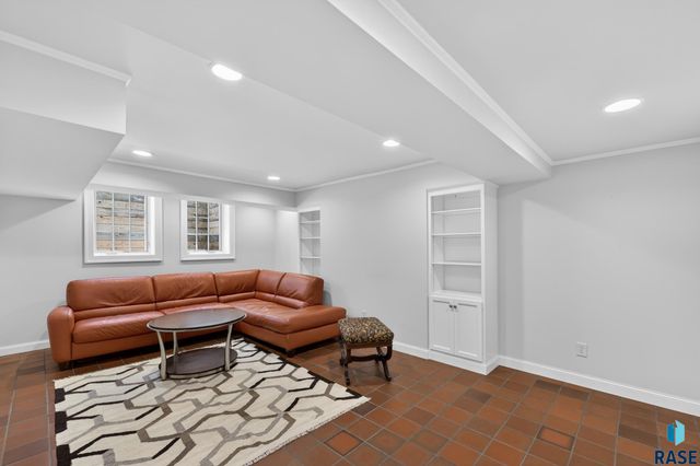1220 S Main Ave Avenue, Sioux Falls, SD 57105