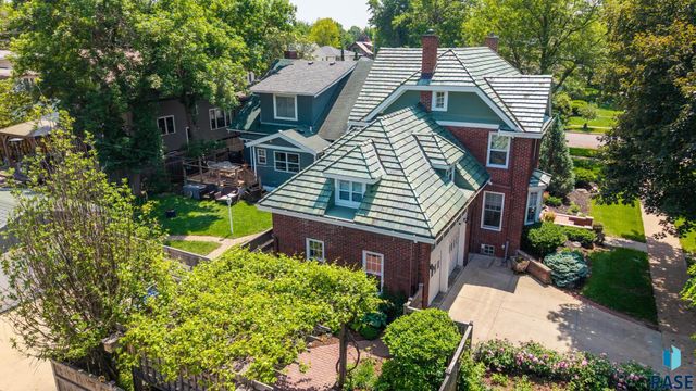 1220 S Main Ave Avenue, Sioux Falls, SD 57105