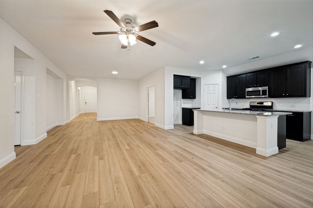 1612 Meadow Trail Lane, Aubrey, TX 76227