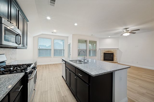 1612 Meadow Trail Lane, Aubrey, TX 76227