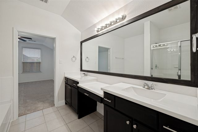 1612 Meadow Trail Lane, Aubrey, TX 76227