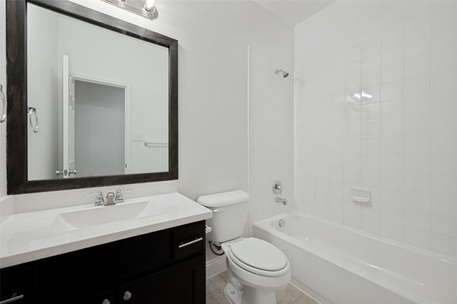 1612 Meadow Trail Lane, Aubrey, TX 76227