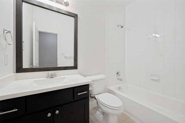 1612 Meadow Trail Lane, Aubrey, TX 76227