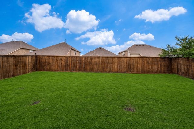 1612 Meadow Trail Lane, Aubrey, TX 76227