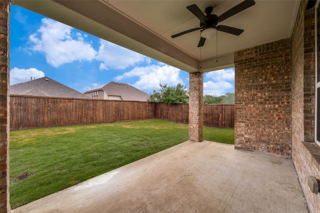 1612 Meadow Trail Lane, Aubrey, TX 76227