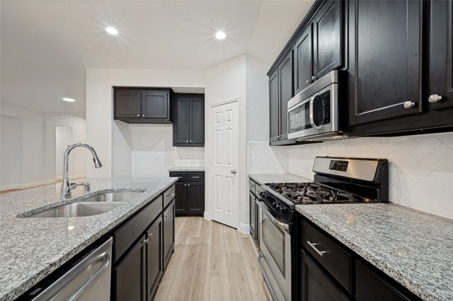 1612 Meadow Trail Lane, Aubrey, TX 76227