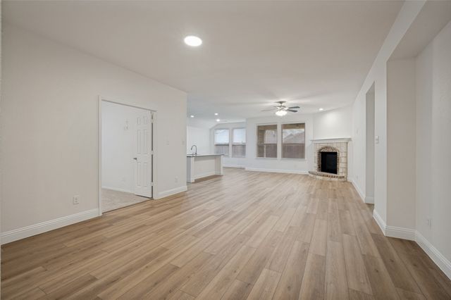 1612 Meadow Trail Lane, Aubrey, TX 76227