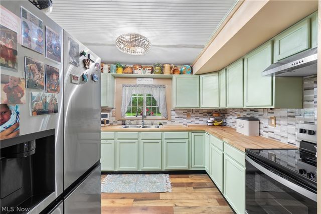 1057 Tremont Avenue NE, East Canton, OH 44730