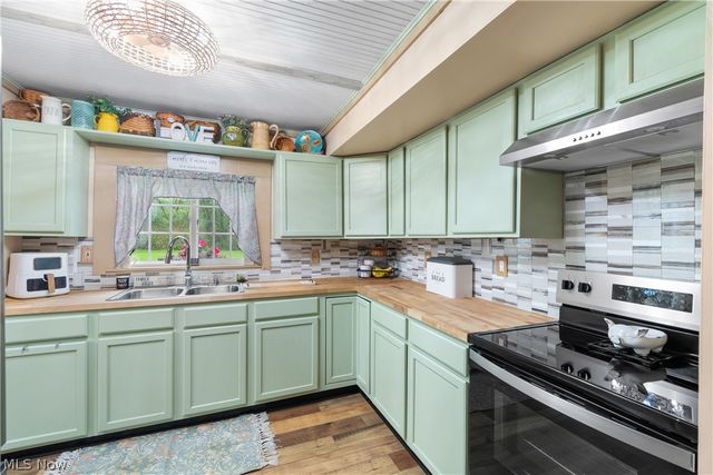 1057 Tremont Avenue NE, East Canton, OH 44730