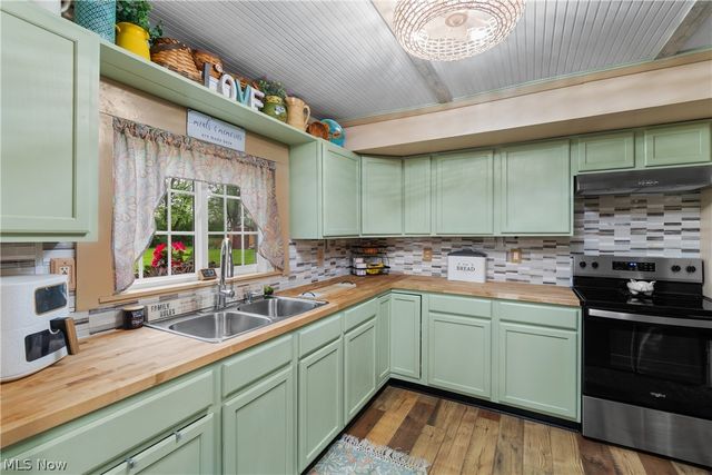 1057 Tremont Avenue NE, East Canton, OH 44730