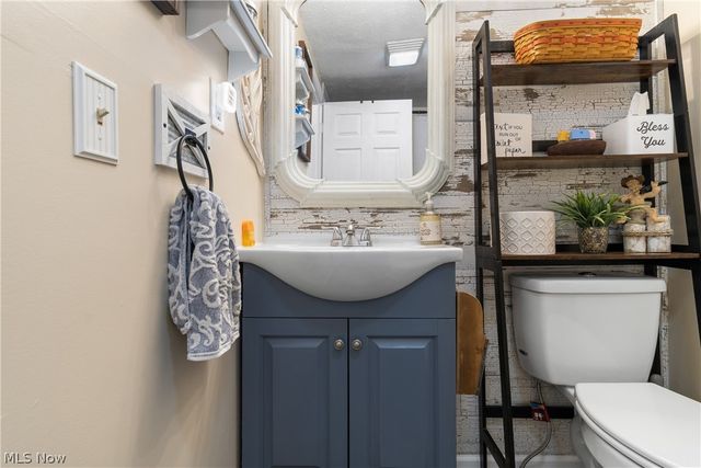 1057 Tremont Avenue NE, East Canton, OH 44730