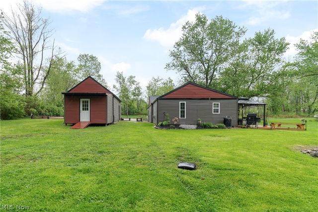 1057 Tremont Avenue NE, East Canton, OH 44730