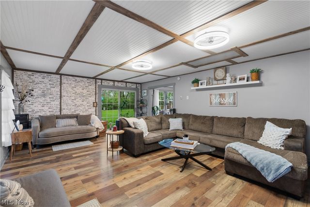 1057 Tremont Avenue NE, East Canton, OH 44730