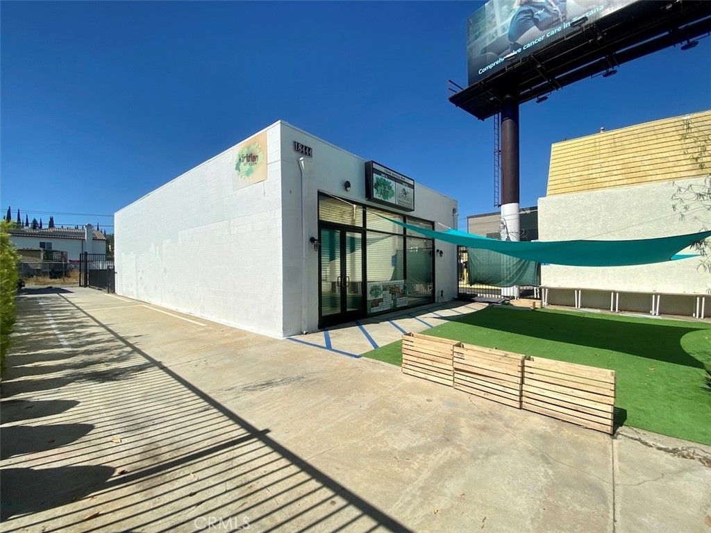 18444 Ventura Boulevard, Los Angeles, CA 91356 — exterior