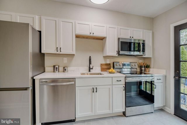 8301 KENDALE RD, Parkville, MD 21234