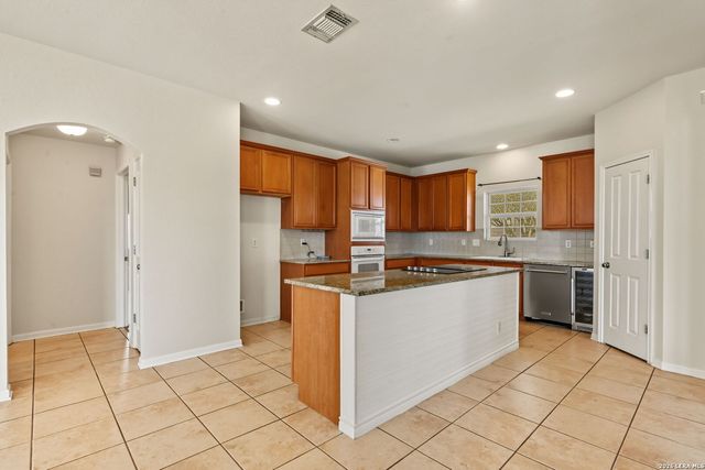 418 Clover Ln, La Vernia, TX 78121
