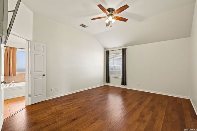 418 Clover Ln, La Vernia, TX 78121