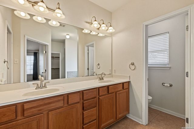 418 Clover Ln, La Vernia, TX 78121