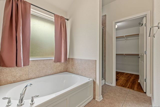 418 Clover Ln, La Vernia, TX 78121