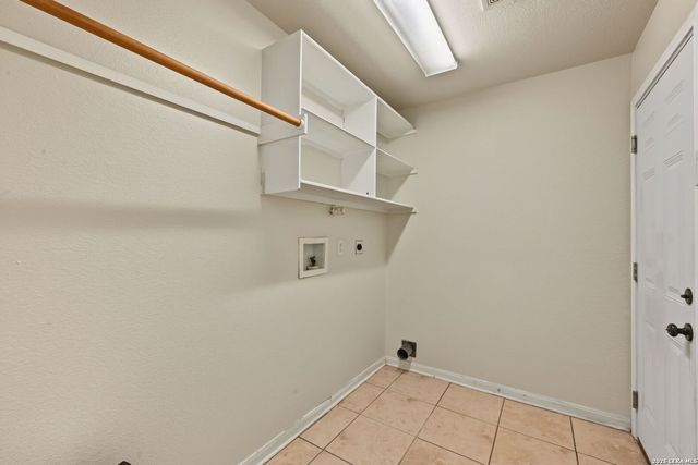 418 Clover Ln, La Vernia, TX 78121