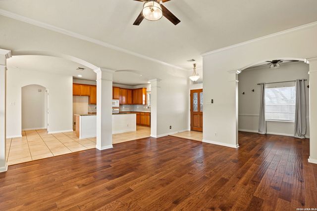 418 Clover Ln, La Vernia, TX 78121