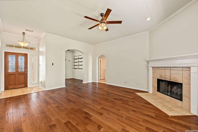 418 Clover Ln, La Vernia, TX 78121