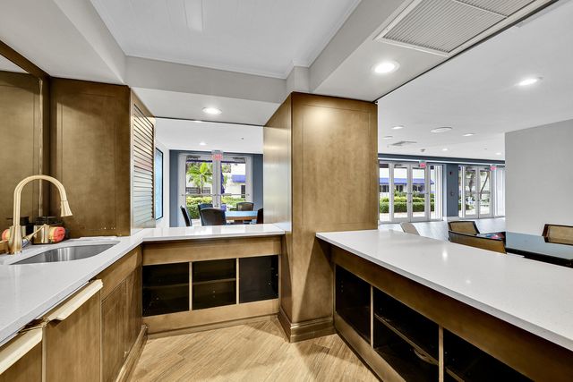6051 N Ocean Drive 607, Hollywood, FL 33019