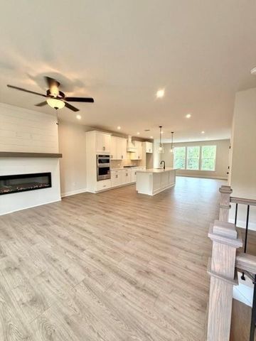 364 Sunset Hollow Street, Sugar Hill, GA 30518