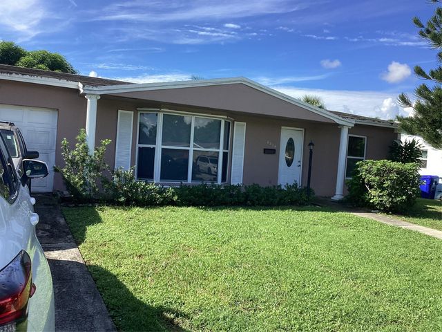 6534 SW 8th Pl, North Lauderdale, FL 33068