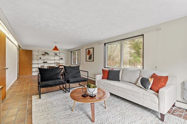 8 Hobbs Road, Wayland, MA 01778