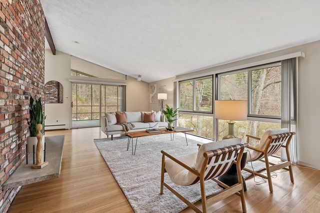 8 Hobbs Road, Wayland, MA 01778