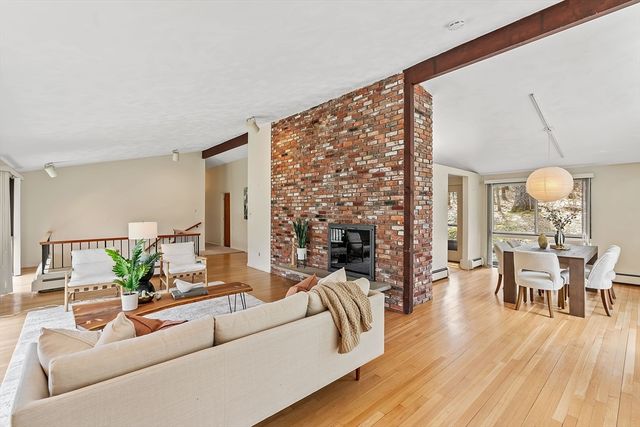 8 Hobbs Road, Wayland, MA 01778