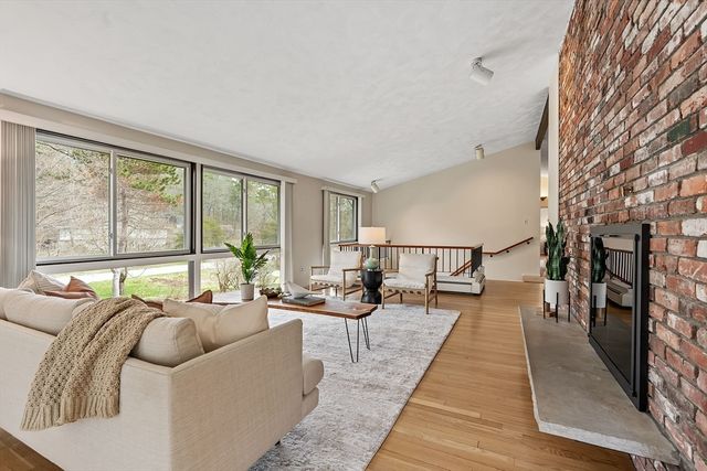 8 Hobbs Road, Wayland, MA 01778