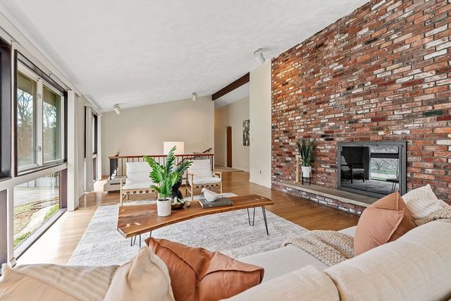 8 Hobbs Road, Wayland, MA 01778