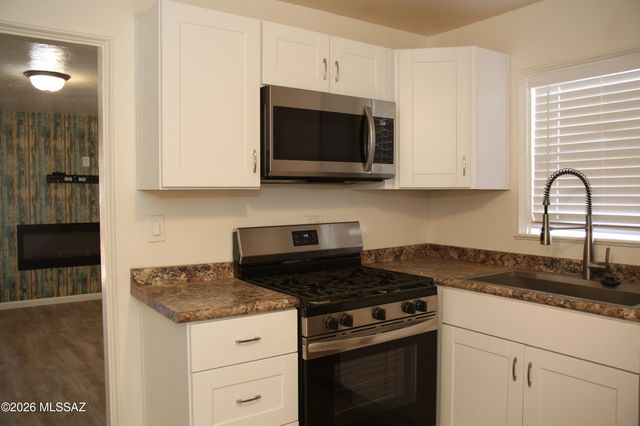 2320 N Camilla Boulevard, Tucson, AZ 85716