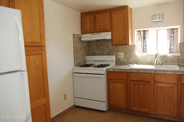 2320 N Camilla Boulevard, Tucson, AZ 85716