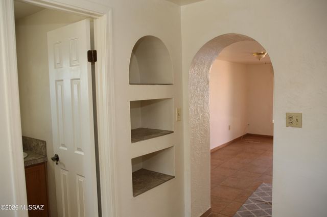 2320 N Camilla Boulevard, Tucson, AZ 85716